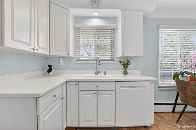 95 Windsor Road, Rochester Hills, MI 48307