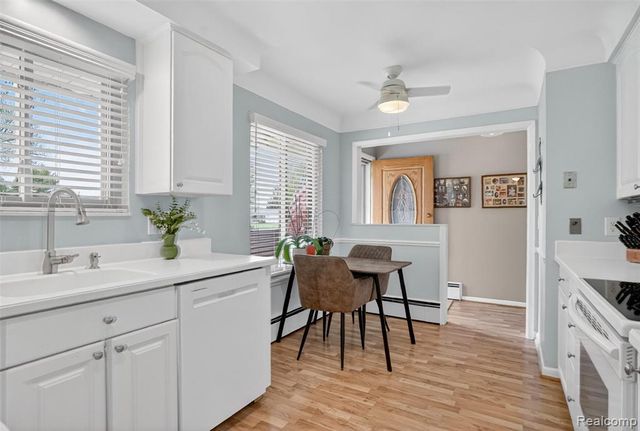 95 Windsor Road, Rochester Hills, MI 48307