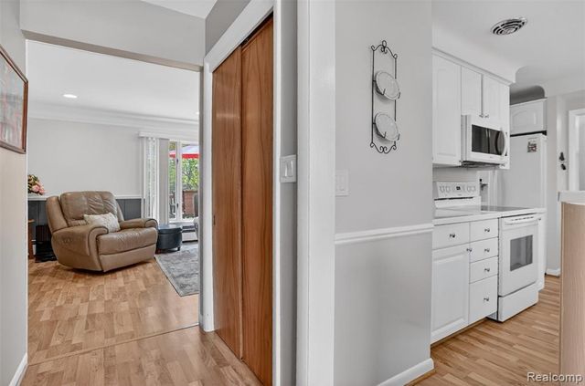 95 Windsor Road, Rochester Hills, MI 48307