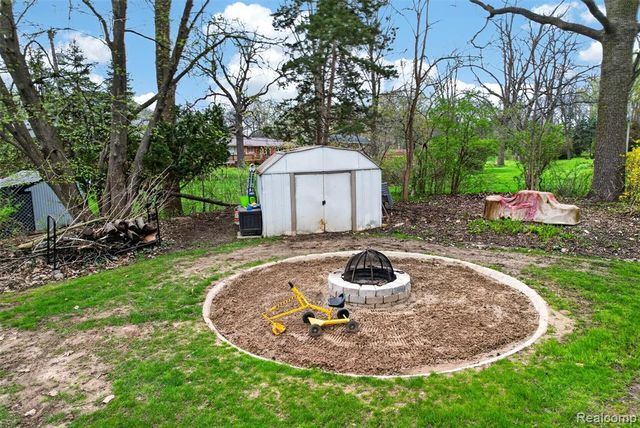 95 Windsor Road, Rochester Hills, MI 48307