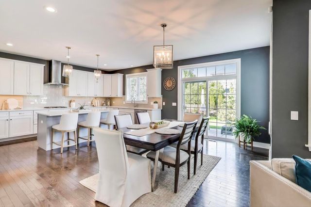 24 S Kaspar Avenue, Arlington Heights, IL 60005