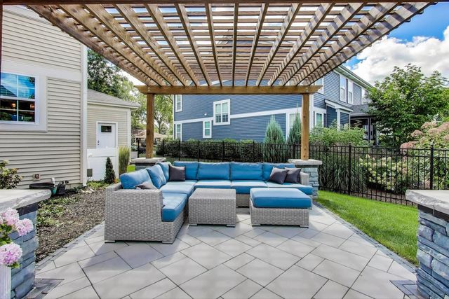 24 S Kaspar Avenue, Arlington Heights, IL 60005