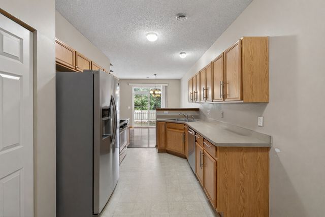 20424 Kensfield Trail, Lakeville, MN 55044