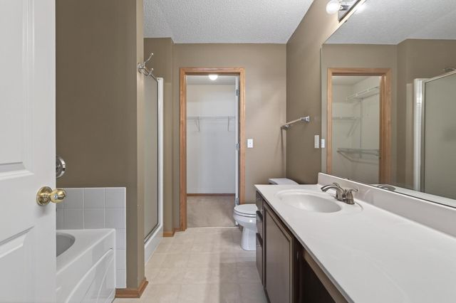 20424 Kensfield Trail, Lakeville, MN 55044