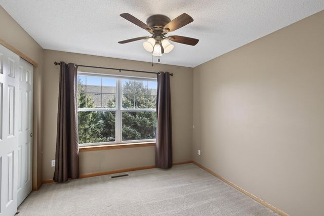 20424 Kensfield Trail, Lakeville, MN 55044