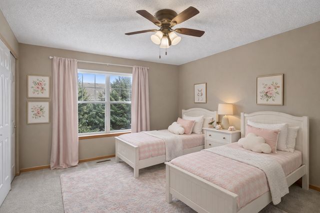 20424 Kensfield Trail, Lakeville, MN 55044