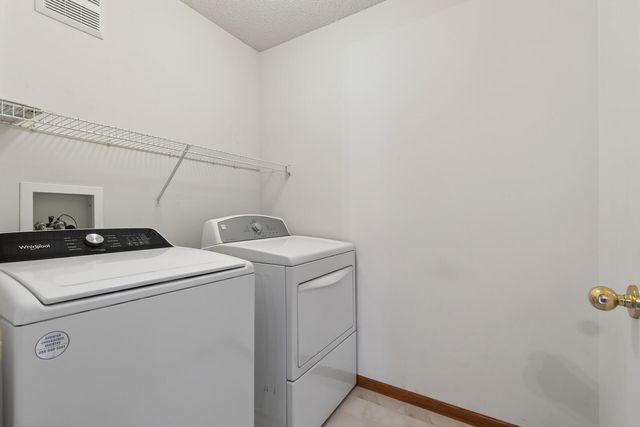 20424 Kensfield Trail, Lakeville, MN 55044