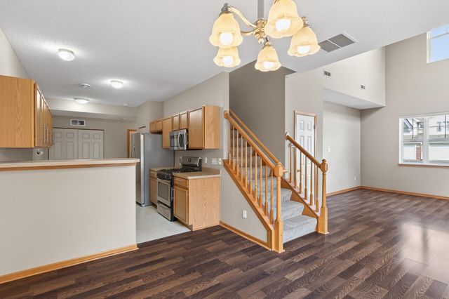 20424 Kensfield Trail, Lakeville, MN 55044