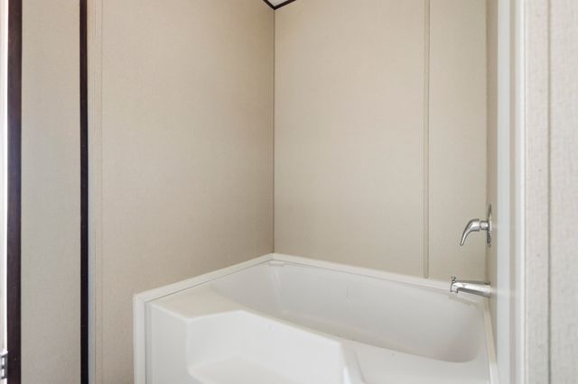 4 Meadowlake Lane, Los Lunas, NM 87031