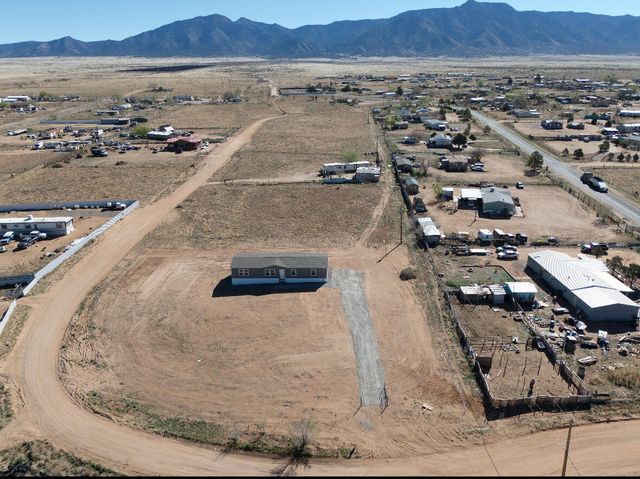 4 Meadowlake Lane, Los Lunas, NM 87031