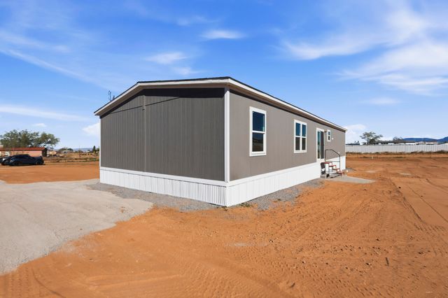 4 Meadowlake Lane, Los Lunas, NM 87031