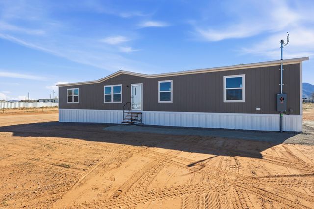4 Meadowlake Lane, Los Lunas, NM 87031