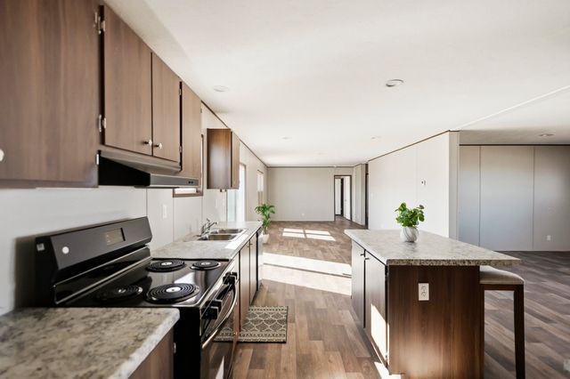 4 Meadowlake Lane, Los Lunas, NM 87031