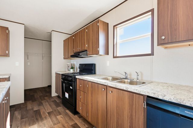 4 Meadowlake Lane, Los Lunas, NM 87031