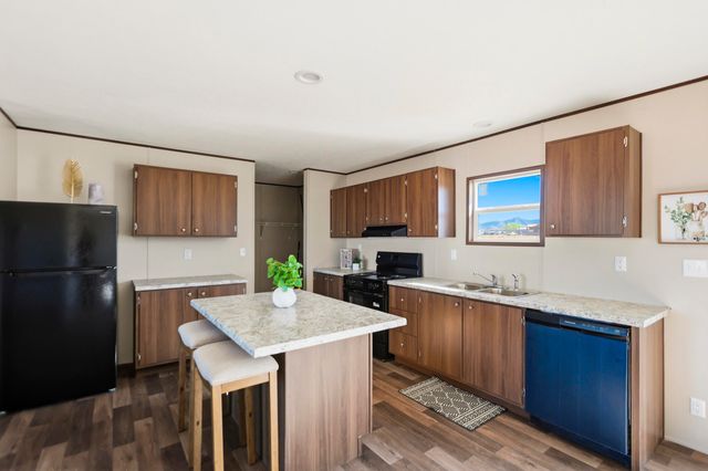 4 Meadowlake Lane, Los Lunas, NM 87031