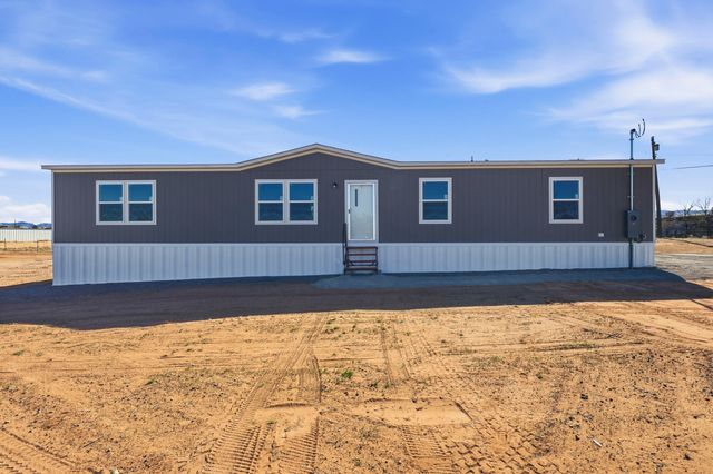 4 Meadowlake Lane, Los Lunas, NM 87031