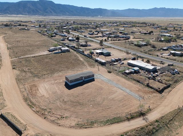 4 Meadowlake Lane, Los Lunas, NM 87031