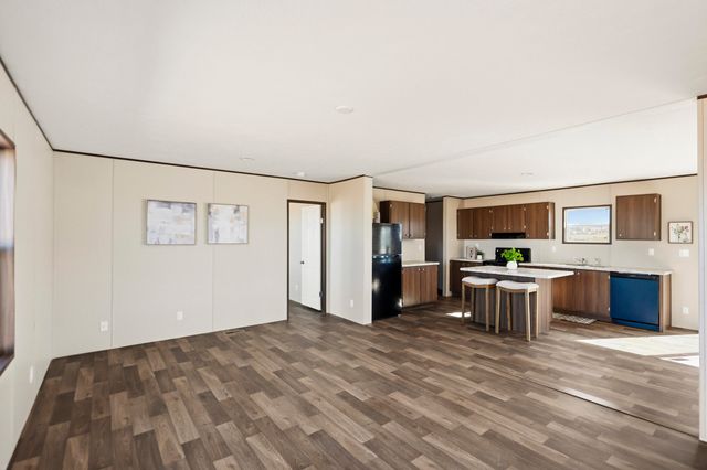 4 Meadowlake Lane, Los Lunas, NM 87031