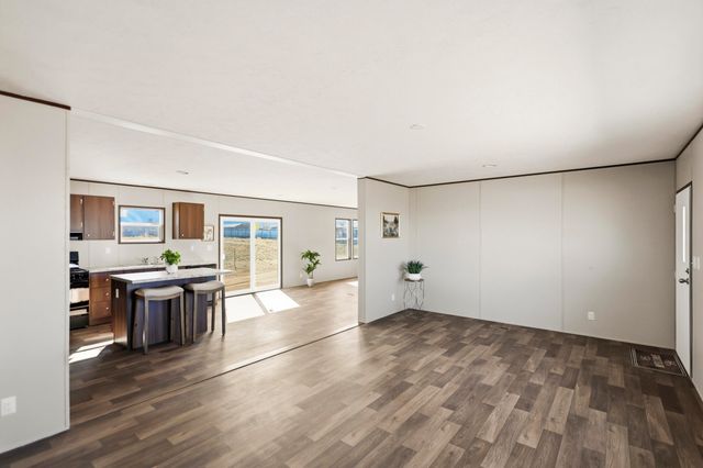 4 Meadowlake Lane, Los Lunas, NM 87031