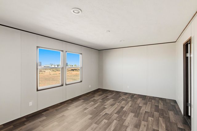 4 Meadowlake Lane, Los Lunas, NM 87031