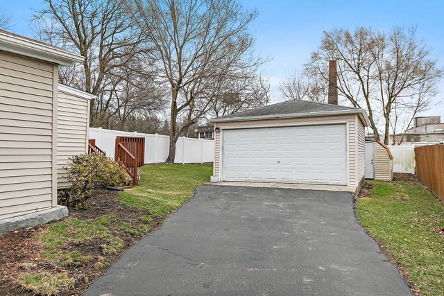 306 Johnson Street, East Dundee, IL 60118