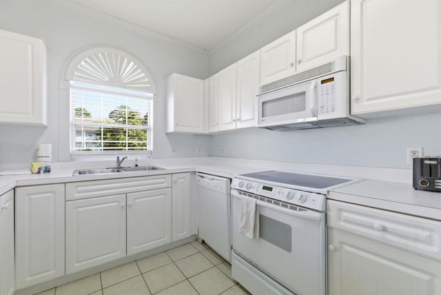 4679 Wild Iris Dr Apt 204, Myrtle Beach, SC 29577