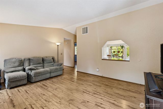 2807 Kirkaldy Court SE, Olympia, WA 98501