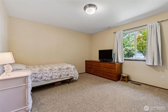 2807 Kirkaldy Court SE, Olympia, WA 98501