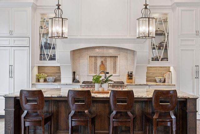 405 Carpenters Point, Wayzata, MN 55391