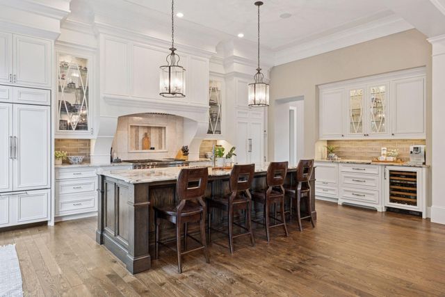 405 Carpenters Point, Wayzata, MN 55391