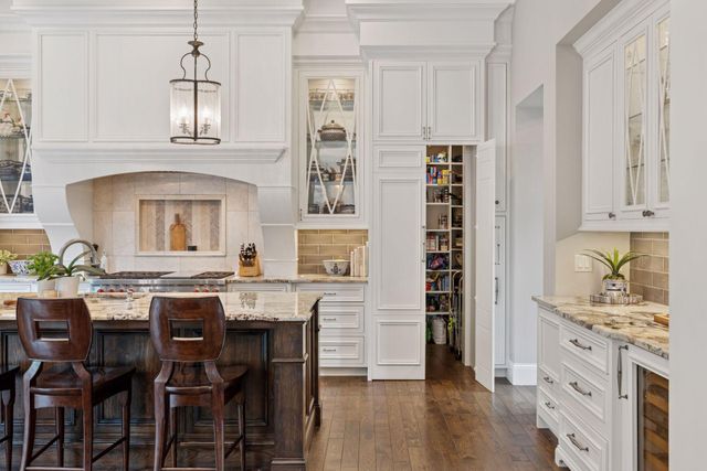 405 Carpenters Point, Wayzata, MN 55391