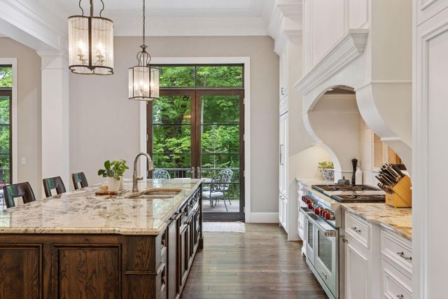 405 Carpenters Point, Wayzata, MN 55391