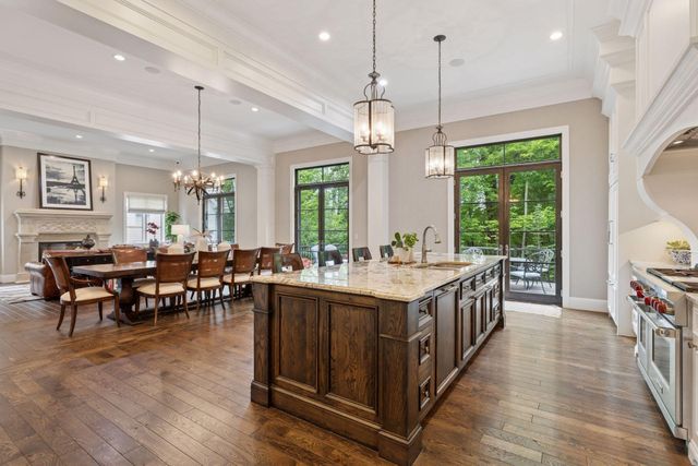 405 Carpenters Point, Wayzata, MN 55391