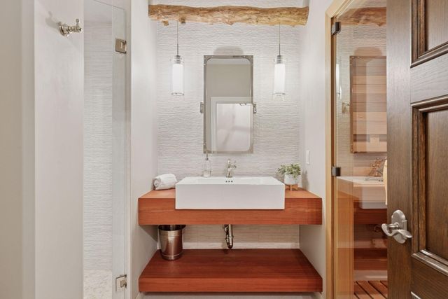 405 Carpenters Point, Wayzata, MN 55391