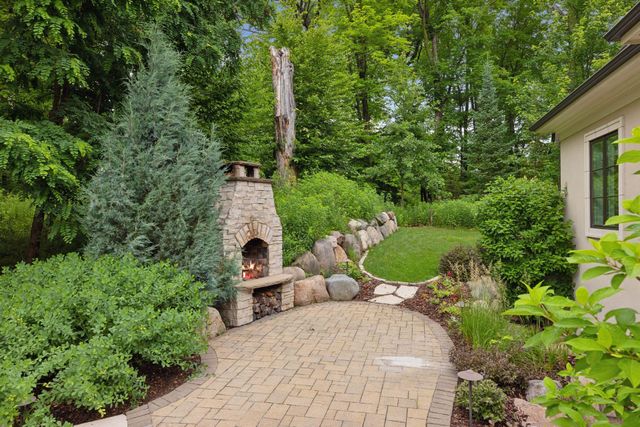 405 Carpenters Point, Wayzata, MN 55391