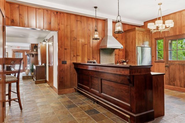 405 Carpenters Point, Wayzata, MN 55391