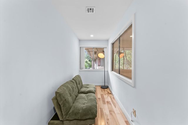 648 S Ripple Creek Drive 648, Houston, TX 77057