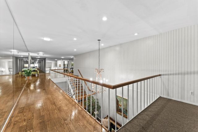 648 S Ripple Creek Drive 648, Houston, TX 77057