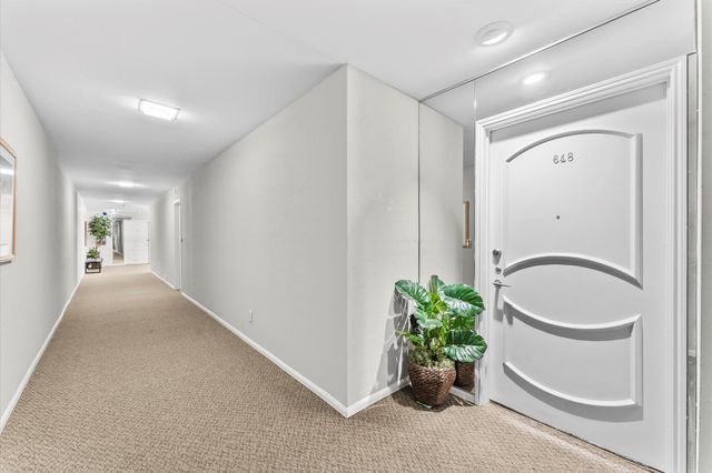 648 S Ripple Creek Drive 648, Houston, TX 77057