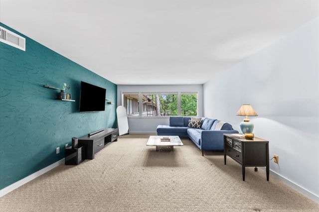 648 S Ripple Creek Drive 648, Houston, TX 77057