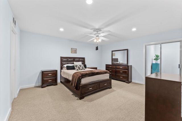 648 S Ripple Creek Drive 648, Houston, TX 77057