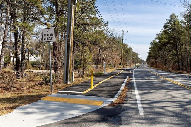 29 Lumberjack Tr, Yarmouth, MA 02673