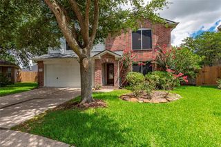 206 Fox Springs Court, Dickinson, TX 77539