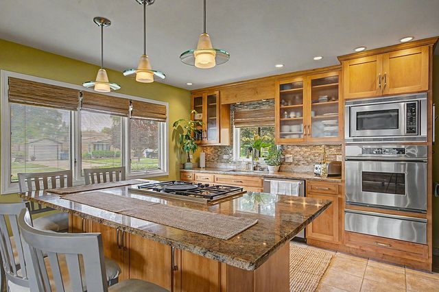 222 S Mayfair Place, Chicago Heights, IL 60411