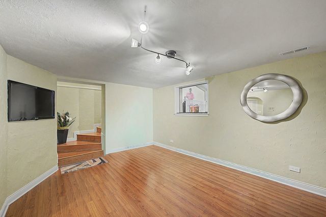 222 S Mayfair Place, Chicago Heights, IL 60411