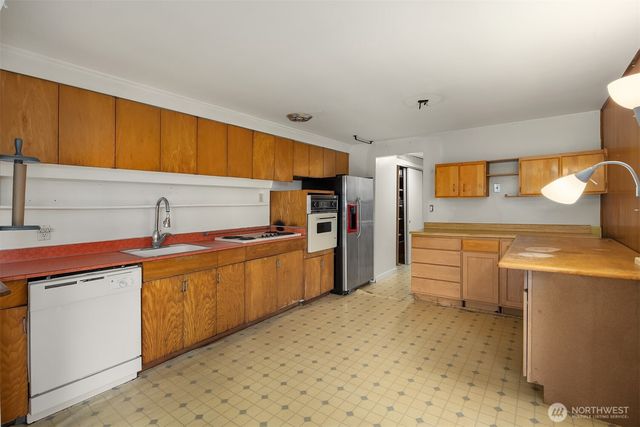 1071 158th Place SE, Bellevue, WA 98008