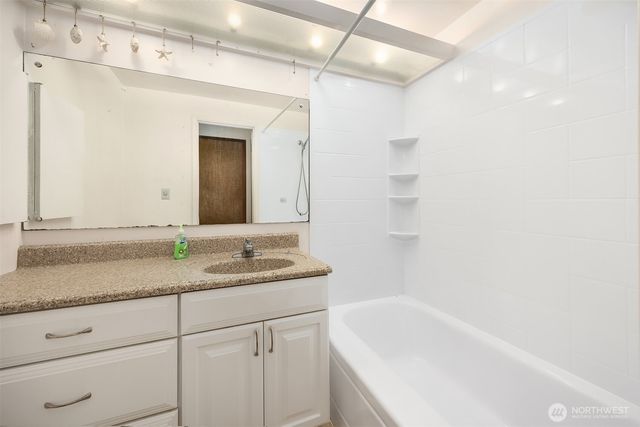 1071 158th Place SE, Bellevue, WA 98008