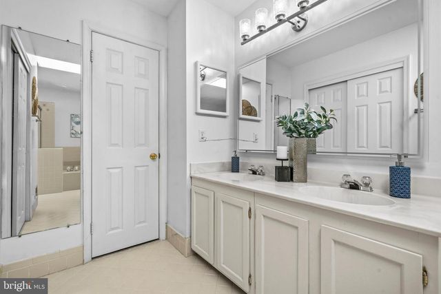 3979 BURNING BUSH CT, Fairfax, VA 22033
