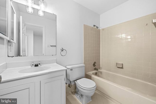3979 BURNING BUSH CT, Fairfax, VA 22033