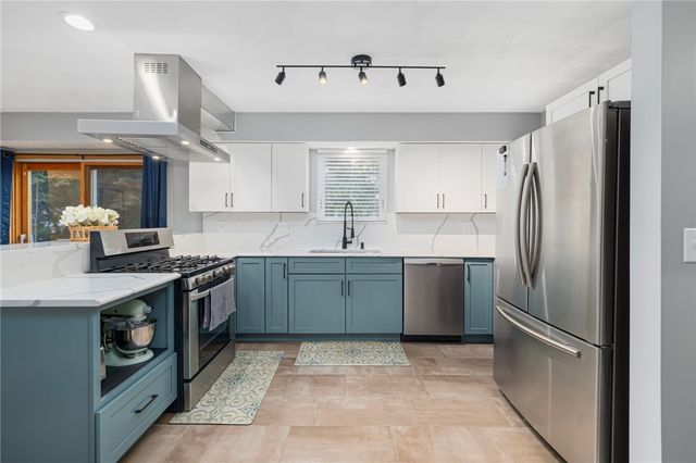 5 Cyr Court, West Warwick, RI 02893